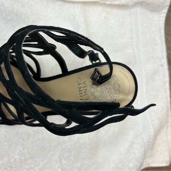 Vince camuto heel. Black. Size 10 - Picture 4 of 9